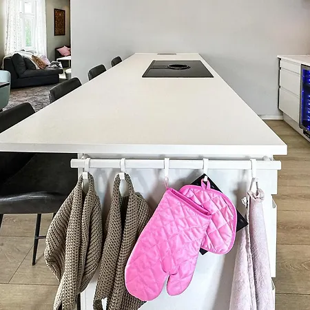 2 Bedroom Stunning In *